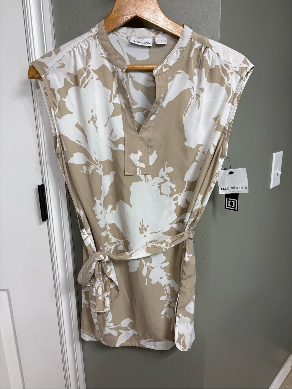 Liz Claiborne Beige and White Floral-Print Split-Neck Blouse
